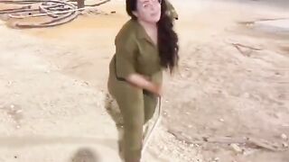 قبل شهر ظهرت المجندة سارة يتسحاق في فيديو وهي تسخر من معاناة أهالي غزة