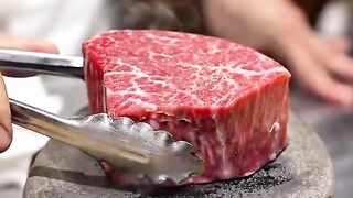 Science girl on X- A restaurant in Tokyo where wagyu meats are grilled infront of you https----y2muz0x6Yt -