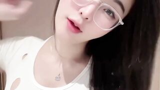 ada yang mau sumbang baju? udah bolong bolong nih