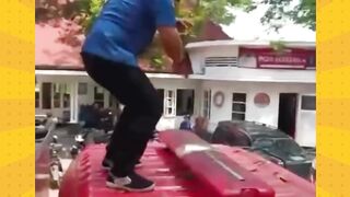 Detik2 Damkar Evakuasi Damkar jatuh