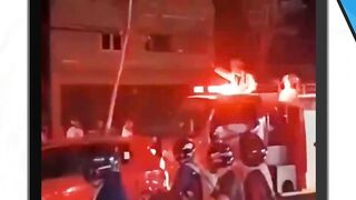 Mobil DAMKAR seruduk mobil di depannya