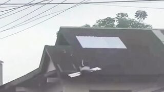 Pekerja Tersengat Listrik Saat Perbaiki Atap Rumah di Punggasan, Pesisir Selatan - Adobet88