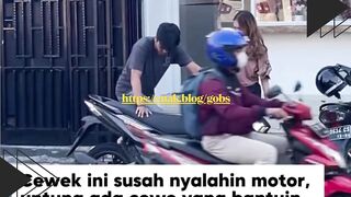 Ketika niat bantuin cewek nyalain motor eh malah dibikin kesel sendiri