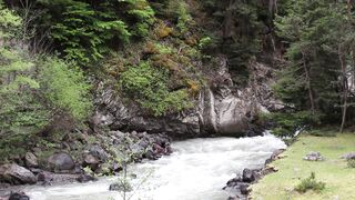 Sejuknya sungai di pagi hari