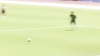 Ini tenaga apa, dewa?! KATA KAMUSTOTO ?