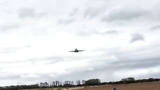 BAD TO THE BONE B-1B Lancer Arrives at RAF Fairford for RIAT 2025! USAF Bomber Lands! 轟炸機