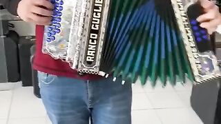 Uma Chula muito curta mas muito bem tocada pelo Myake Silva.