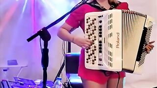 A Grande  Nicole  Viviana música para dançar muit divertida. musica culturadiversa folclore