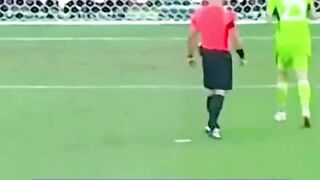 Permainan Pikiran Emi Martinez