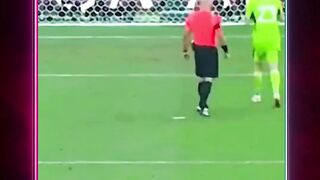 Emiliano Martínez lagi-lagi jadi pahlawan di bawah mistar!
