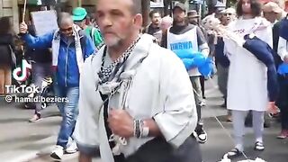 الشعوب العربية بلا احساس ولا ضمير أصبحوا نعاج وحمير