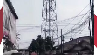 Tragedi di Cianjur Pria Nekat Lompat dari Menara Telekomunikasi, Diduga Alami Depresi     Ask ChatGPT