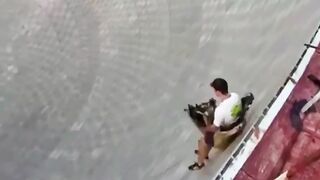 Dia terjebak di sana selamanya