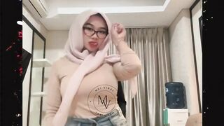 Mau gabung ngak ? Di lantai 20 ya hahha
