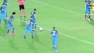 Bola Kelihatan Susah, Tapi Enggak Ya