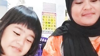 Makan bakwan ikan bilis buatan sendiri