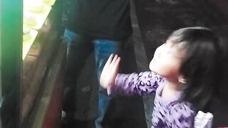 Kesenengan di beliin banyak donat