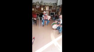 O meu parente José Avelino grande tocador de concertina em Moreira Moncao.