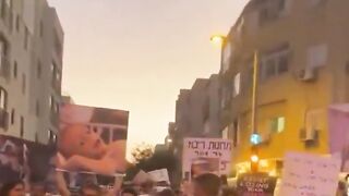 تخيلوا . من حجم الإجرام التاريخي والغير مسبوق   مظاهرات في اسرائيل ضد تجويع أهل غزة