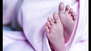 Karachi Woman in Baldia Town gives birth to 5 children at the same time