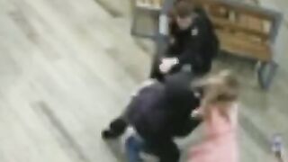 Two Muscovites got into a fight with police officers right in the childrens