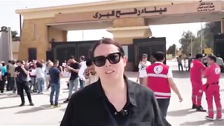 من معبر رفح اللي بيقولوا عليه (مفتوح) الأجانب فضحونا