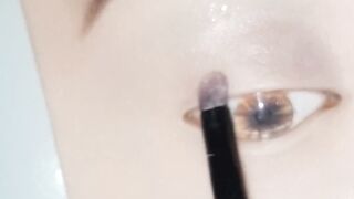 Very easy and quick eye makeup