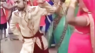 Dulha_wedding_funny_Dance(720p).