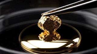 Mesmerizing Chemistry in Extreme Close-Up