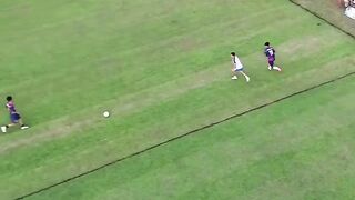 Kesalahan Passing, Eh Malah Jadi GOL!