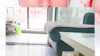 Parinda paise Lekar a raha hai