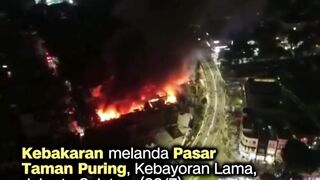 Kebakaran terjadi di Pasar Taman Puring, Kebayoran Lama, Jakarta Selatan, pada Senin (287) sekitar pukul  WIB.