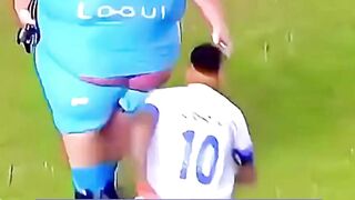 Momen Komedi Di Sepak Bola