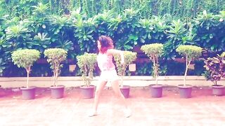 Indian Girl Eshna Chopra Dance 10