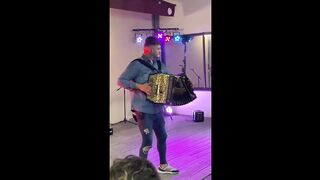 Q grande artista Barquense Nelson Costa cujo talento e enorme.