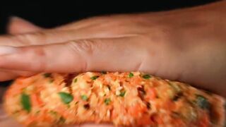 Why This Korean Fried Chicken Burger Is Taking Over the Internet