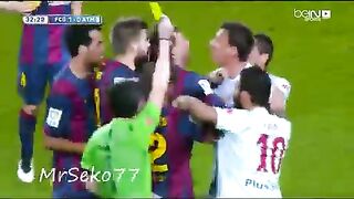 Mandzukic vs Busquets - Barcelona vs Atletico Madrid