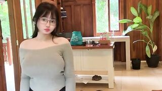 Beautiful Indonesian Gamer with the Most Beautiful Body