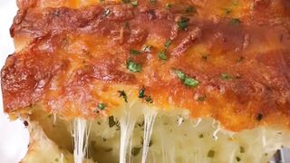 Cheesy Pull-Apart Garlic Bread