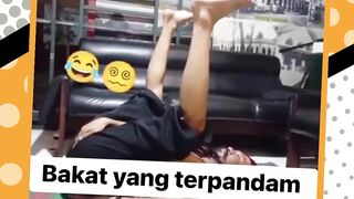 Laki-laki Tidak Bercerita Tiba-tiba main Irama Kentut