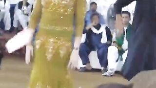 Elegant Pakistani Wedding Dance  Stage Highlights 2025