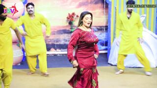 Pakistani Girl Khushbu Khan Stage Dance