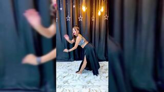 Indian Girl Ishika Singh Dance 16