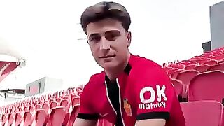 TANDA TANGAN ONLINE DARI PEMAIN BOLA .