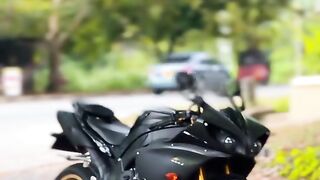 Yamaha R1 2