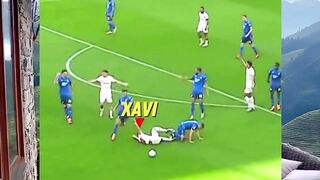 Ketika bola lebih pintar dari pemainnya.