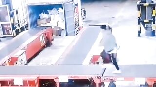 jangan banyak bermain dalam bekerja