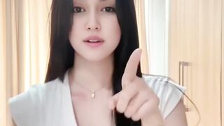 Aku Cuma Mau Joget Lucu Dikit, Boleh Kan?