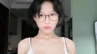 Tatoan Sexy Pake Tanktop  Goyangan Ngundang Bikin Lemas!