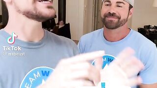 Everyone subscribed please Mr beans channel